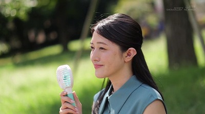 「人の役に立つことが大好き」こども食堂でボランティアに従事。料理が得意なお漏らし奥さん 足立美緒 30歳 AV DEBUT