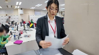 【特典版】秘書 守屋よしの 初AV出演